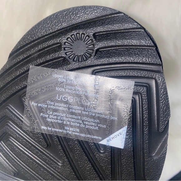 UGG Classic boots kids size 3 New In Box - Picture 11 of 14